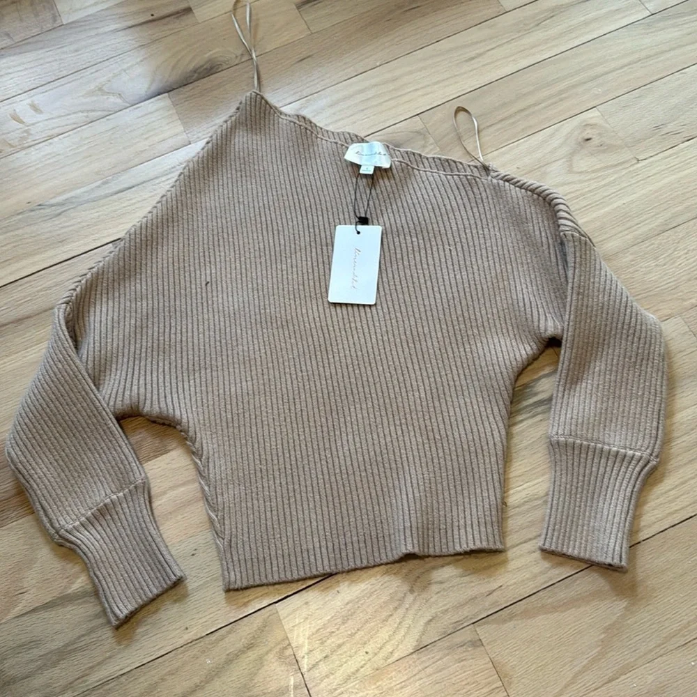 Sweater - Picture 1 of 4